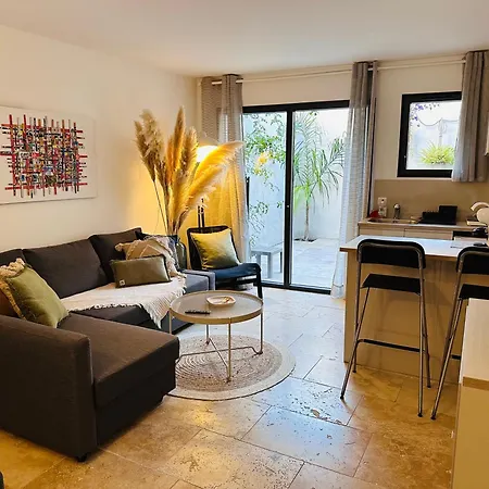 Apartment 3 Etoiles Terrasse Ou Patio Intra-muros Aigues-Mortes