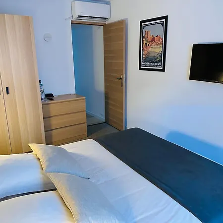 3 Etoiles Terrasse Ou Patio Intra-muros דירה