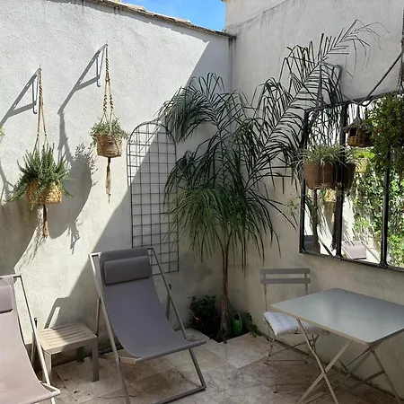 3 Etoiles Terrasse Ou Patio Intra-muros *